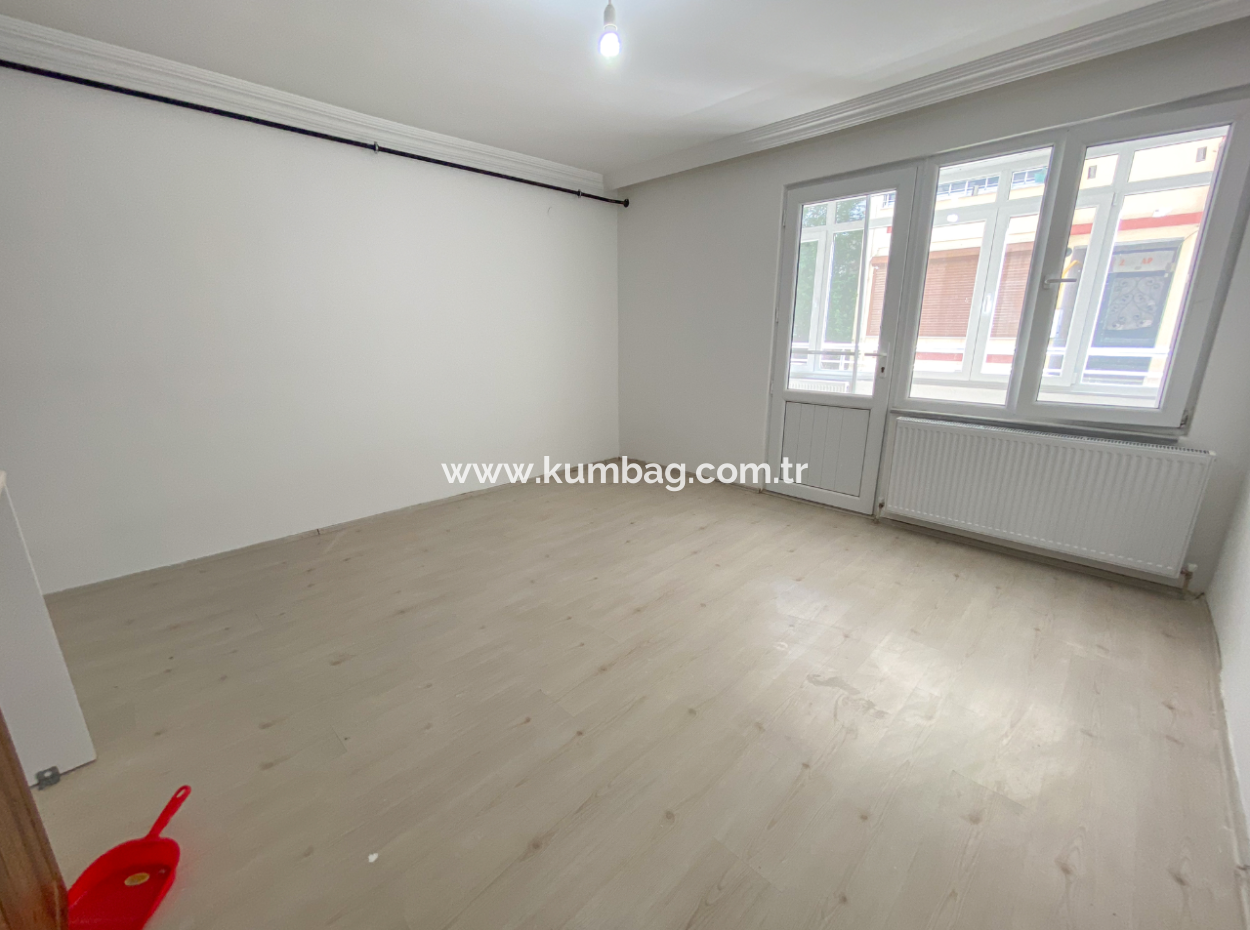 Kumbağ Merkezi Konumda Geniş Balkonlu Kiralık 1+1 Daire