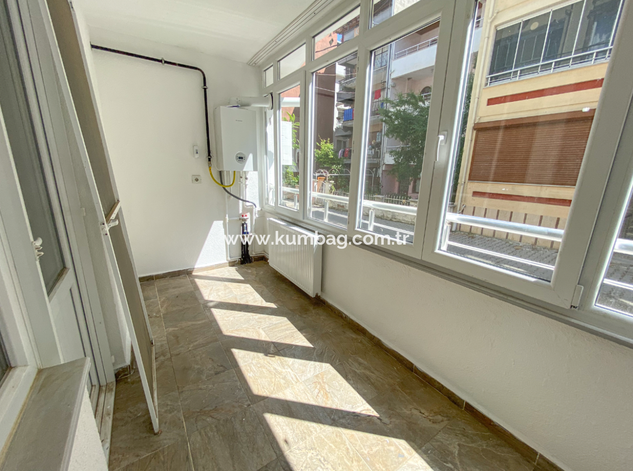 Kumbağ Merkezi Konumda Geniş Balkonlu Kiralık 1+1 Daire