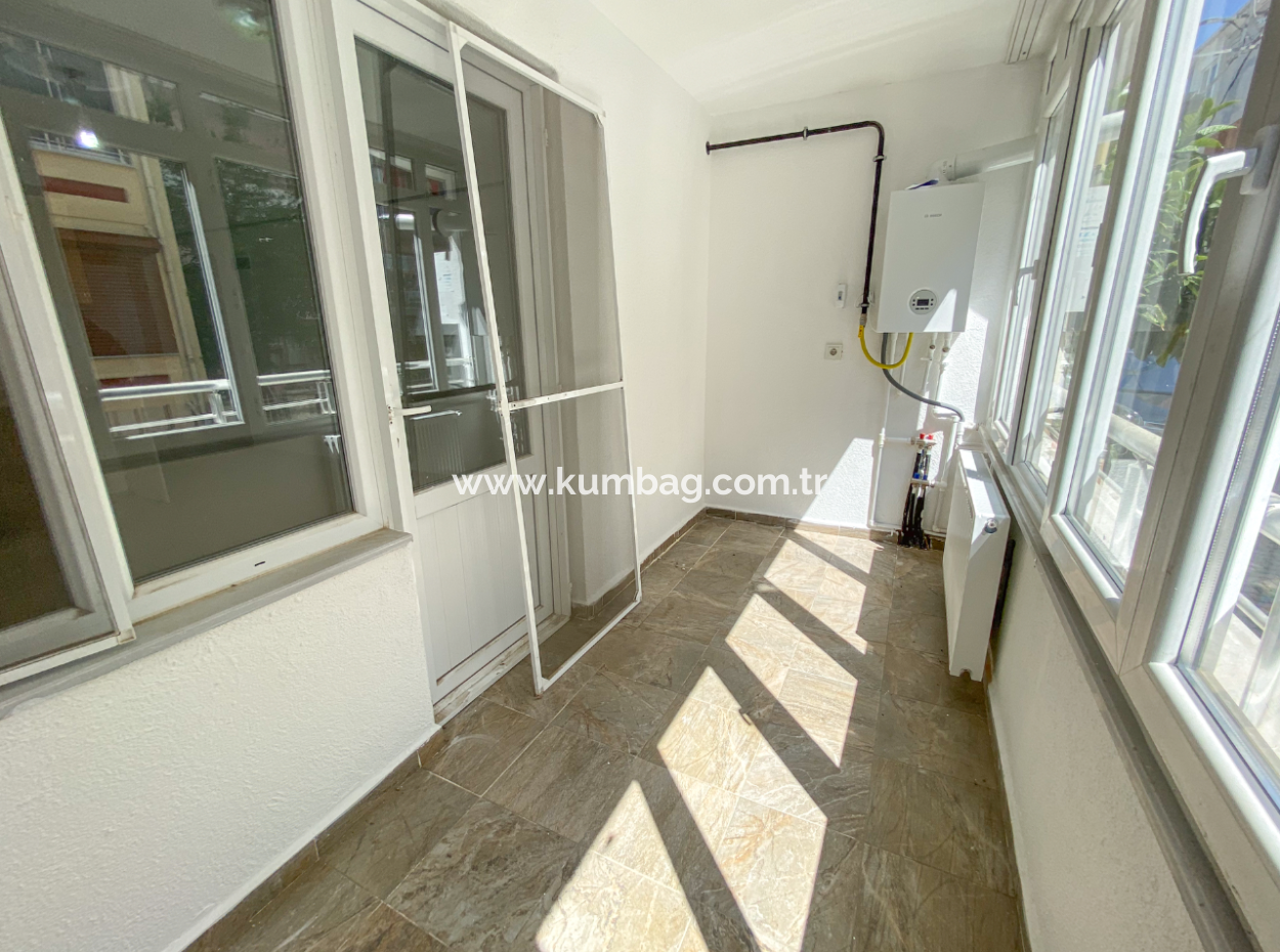 Kumbağ Merkezi Konumda Geniş Balkonlu Kiralık 1+1 Daire