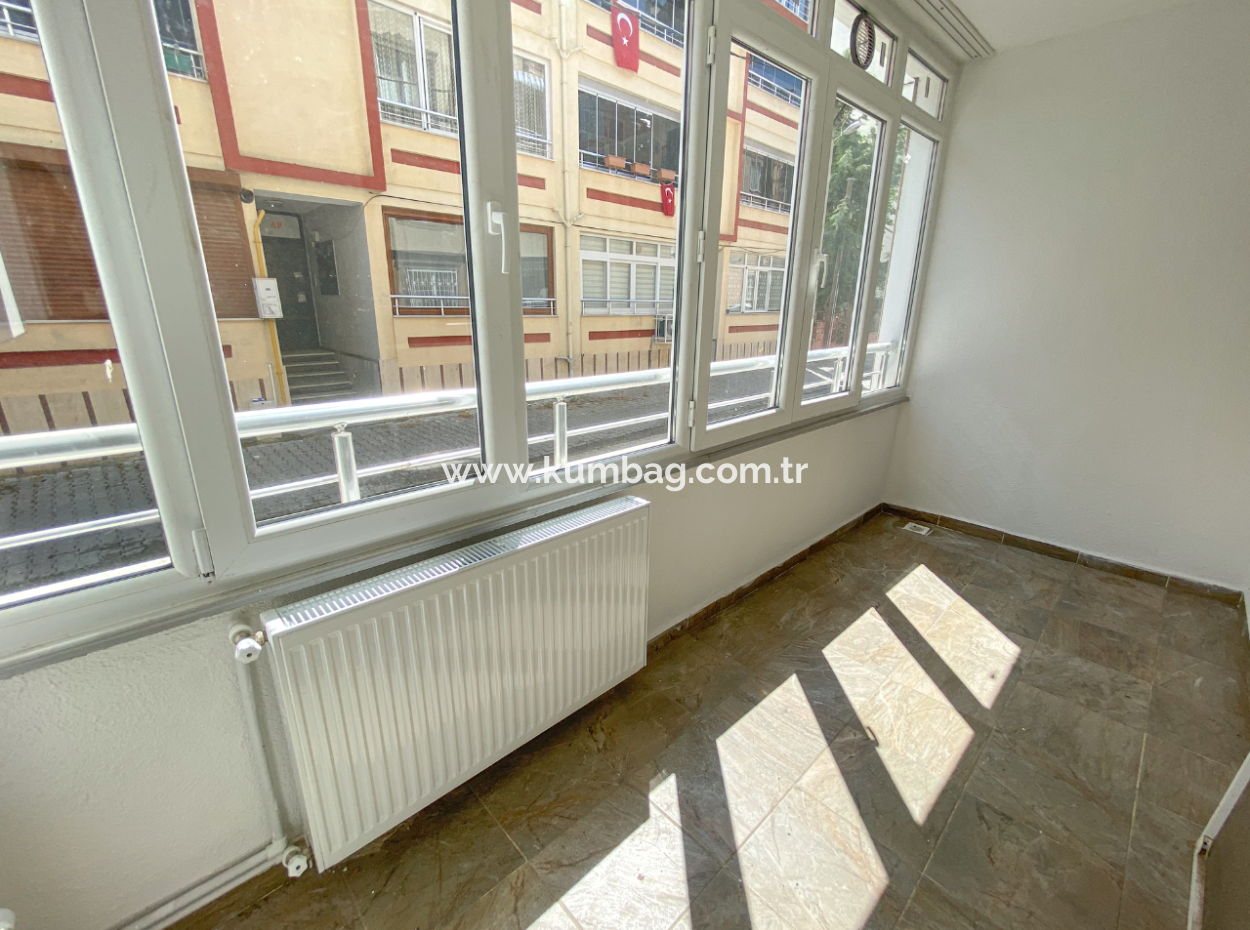Kumbağ Merkezi Konumda Geniş Balkonlu Kiralık 1+1 Daire
