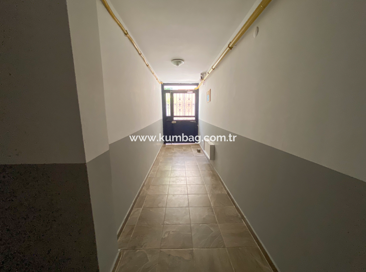 Kumbağ Merkezi Konumda Geniş Balkonlu Kiralık 1+1 Daire