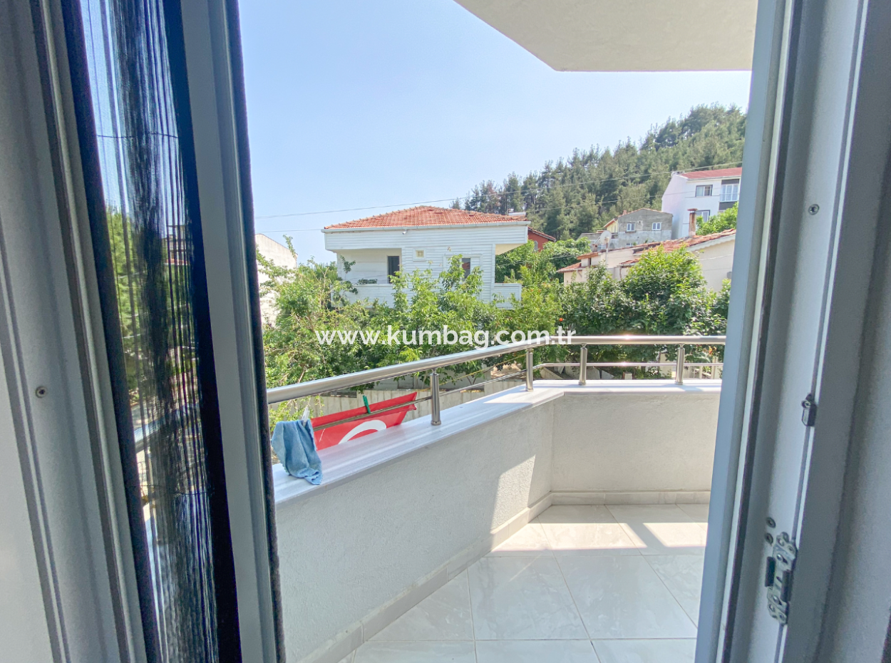 Kumbağ Pazar Sokağına Yakın Geniş Kiralık 1+1 Daire