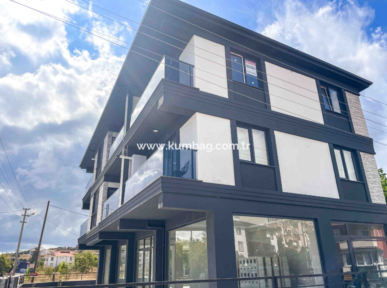 Kumbağ'da Cadde Üstü Denize Yakın Lüks Sıfır Kiralık 1+1 Daire