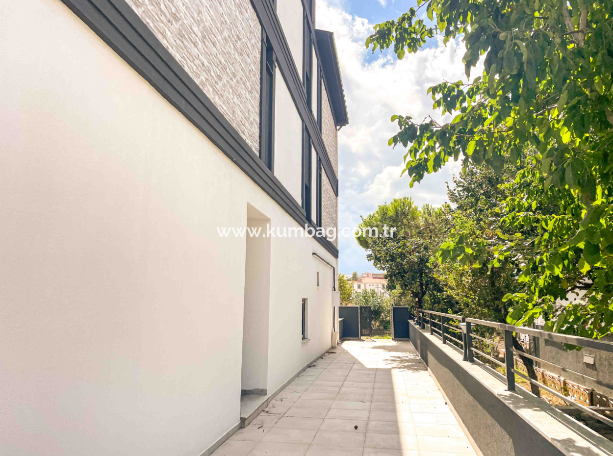 Kumbağ'da Cadde Üstü Denize Yakın Lüks Sıfır Kiralık 1+1 Daire