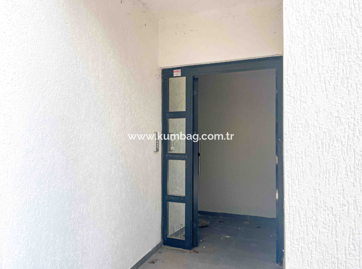 Kumbağ'da Cadde Üstü Denize Yakın Lüks Sıfır Kiralık 1+1 Daire