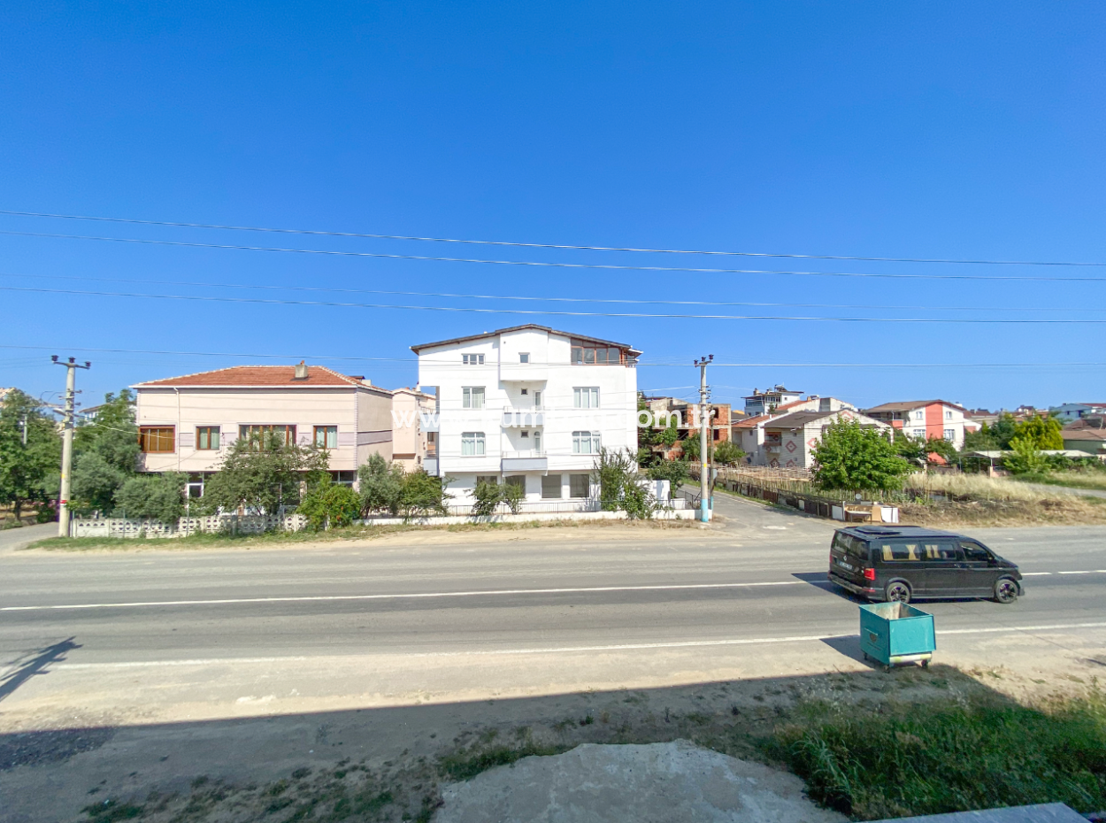 Kumbağ'da Cadde Üstü Denize Yakın Lüks Sıfır Kiralık 1+1 Daire