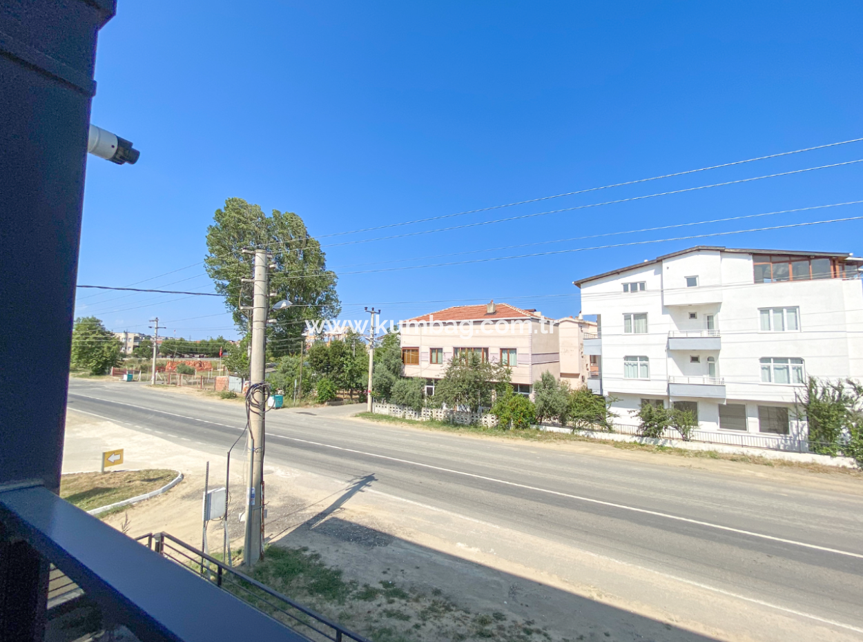 Kumbağ'da Cadde Üstü Denize Yakın Lüks Sıfır Kiralık 1+1 Daire