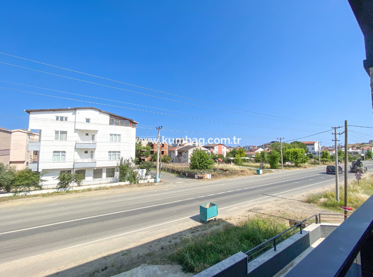 Kumbağ'da Cadde Üstü Denize Yakın Lüks Sıfır Kiralık 1+1 Daire