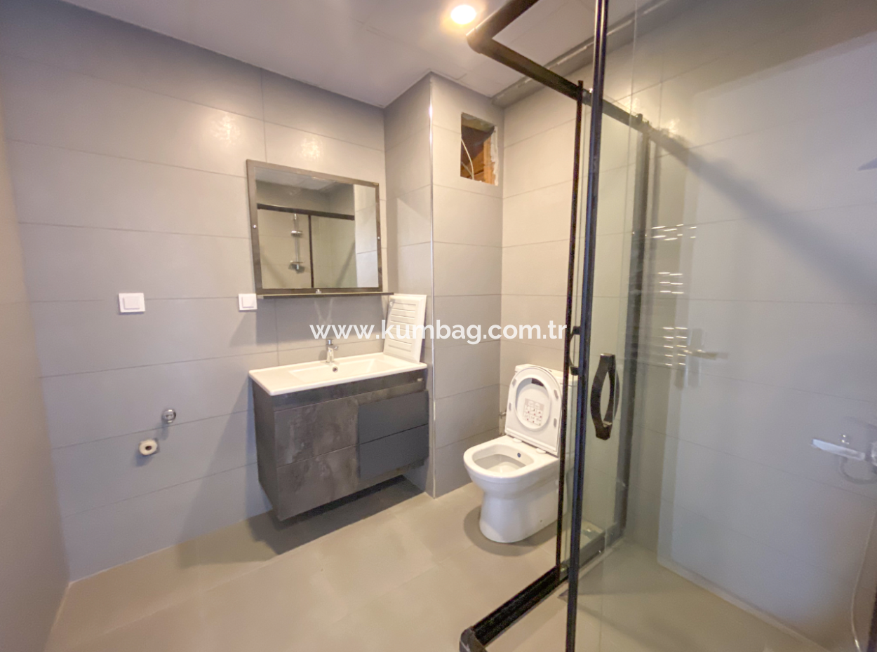 Kumbağ'da Cadde Üstü Denize Yakın Lüks Sıfır Kiralık 1+1 Daire