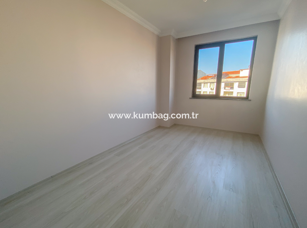 Kumbağ'da Merkezi Konumda Geniş Lüks Satılık 2+1 Daireler