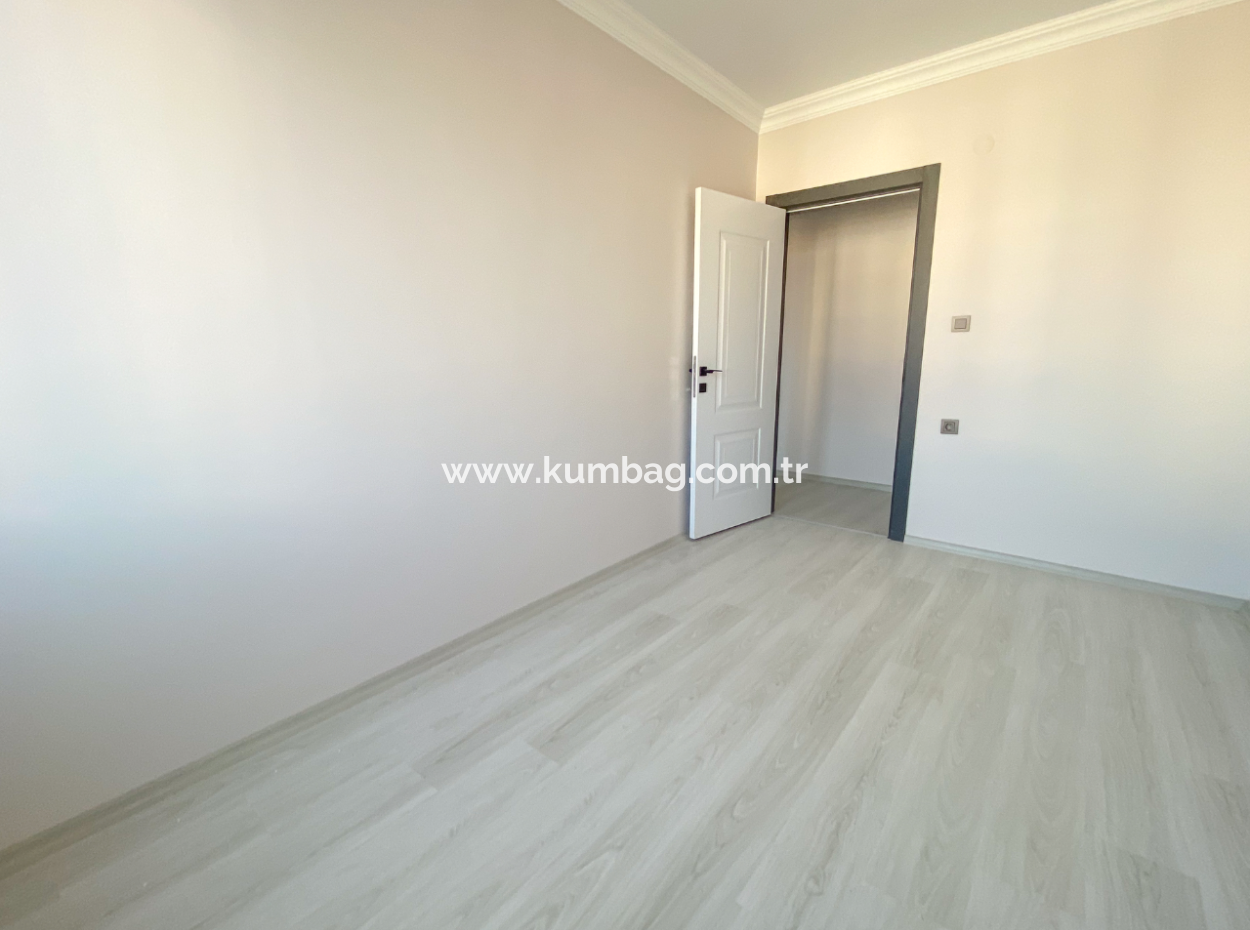 Kumbağ'da Merkezi Konumda Geniş Lüks Satılık 2+1 Daireler