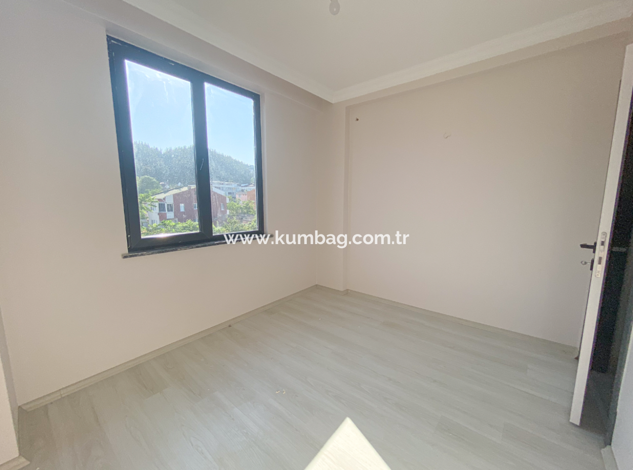 Kumbağ'da Merkezi Konumda Geniş Lüks Satılık 1+1 Daireler