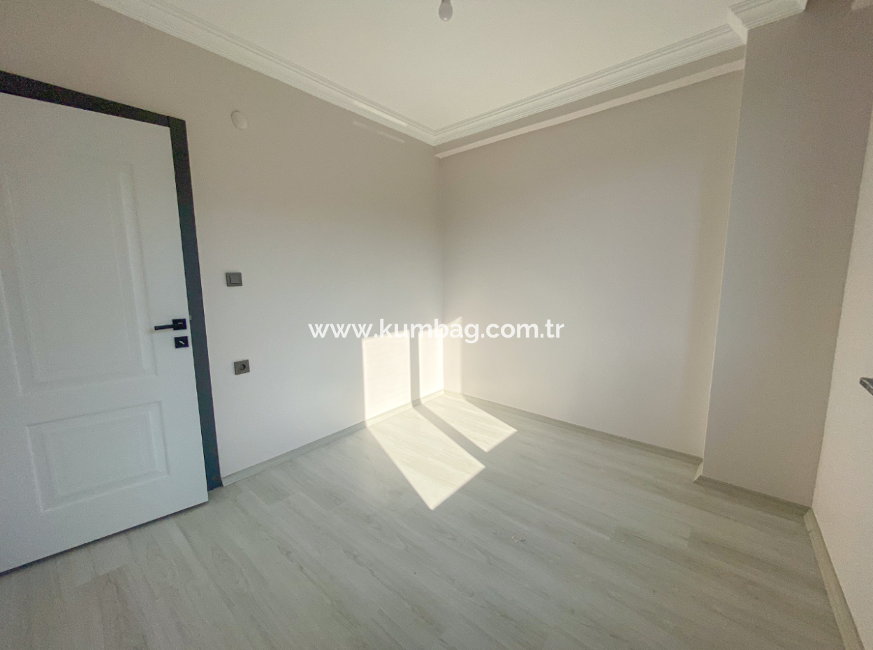 Kumbağ'da Merkezi Konumda Geniş Lüks Satılık 1+1 Daireler
