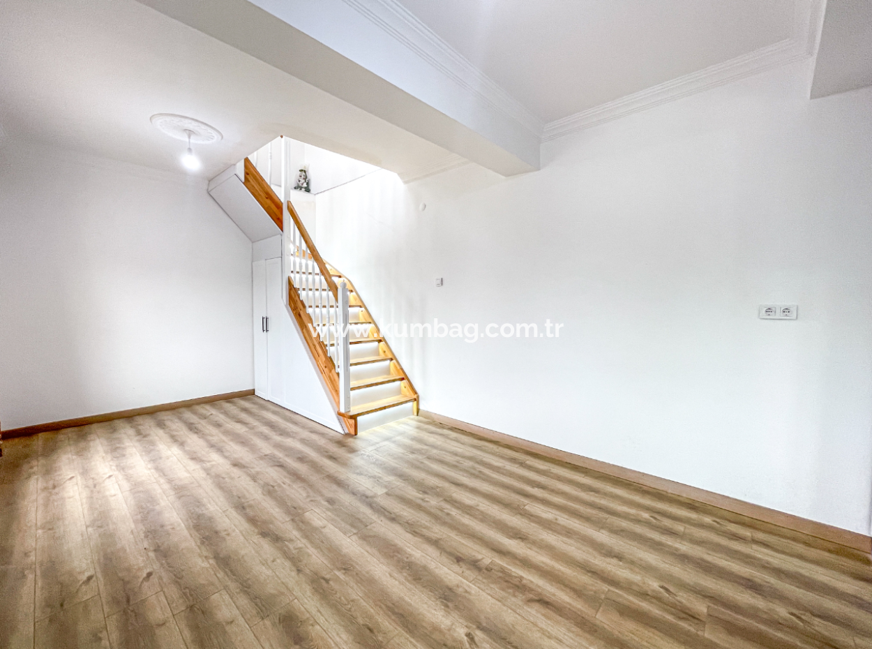 Tekirdağ Naipköy Mah. 4+1 Satılık Müstakil Köy Evi Ve Müştemilat