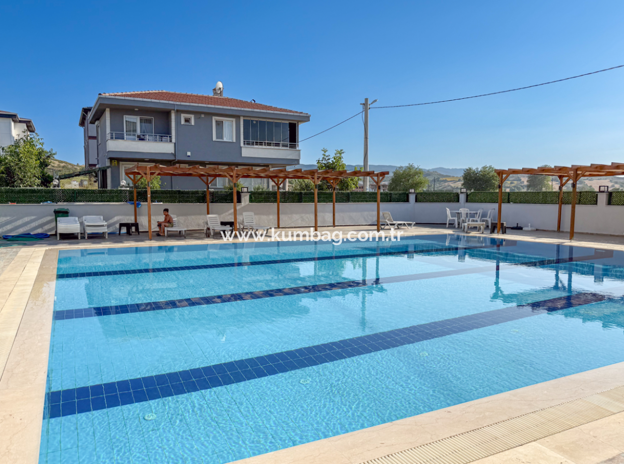 Havuzlu Aquaparklı Güvenlikli Site İçinde Satılık 1+1 Daire