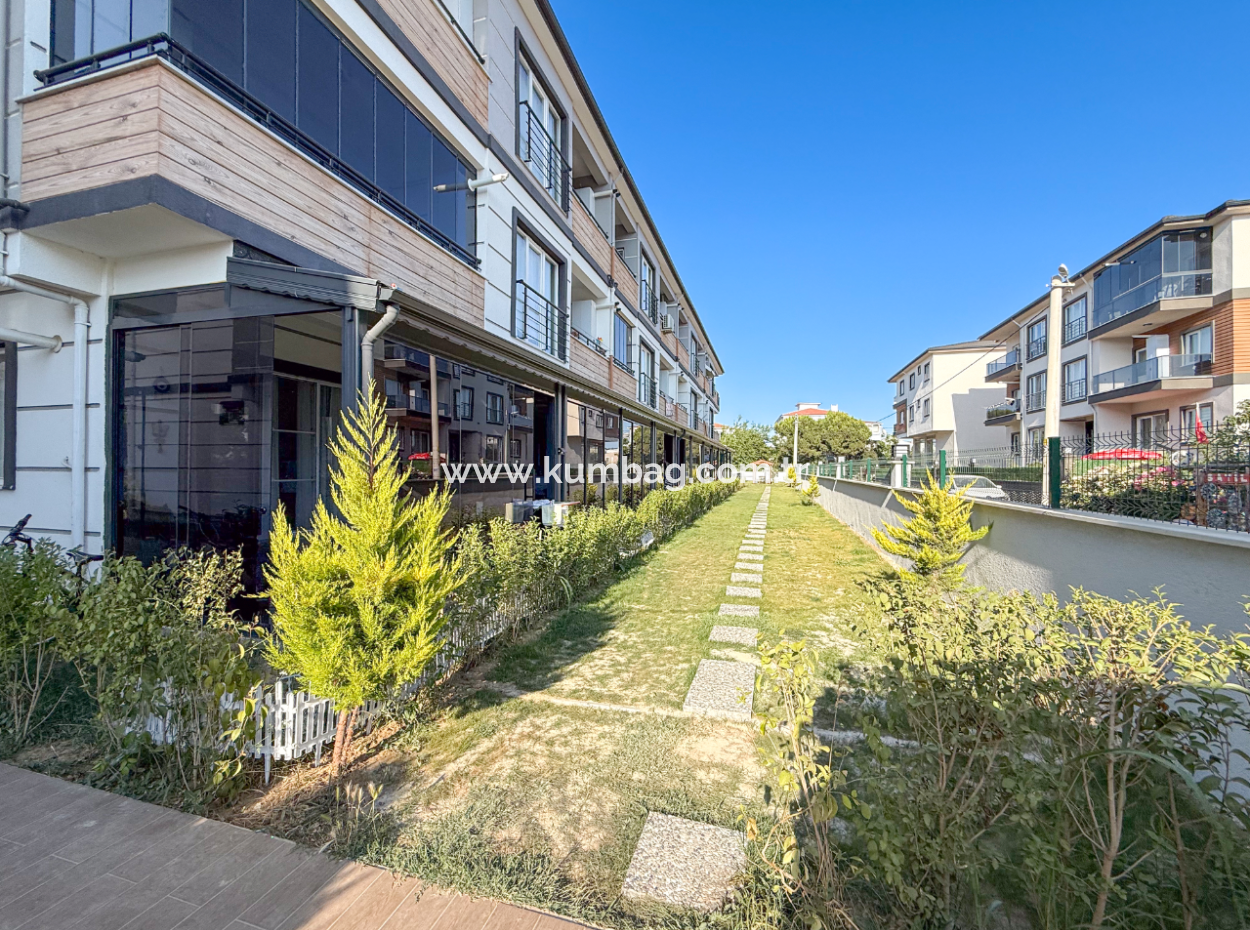 Havuzlu Aquaparklı Güvenlikli Site İçinde Satılık 1+1 Daire