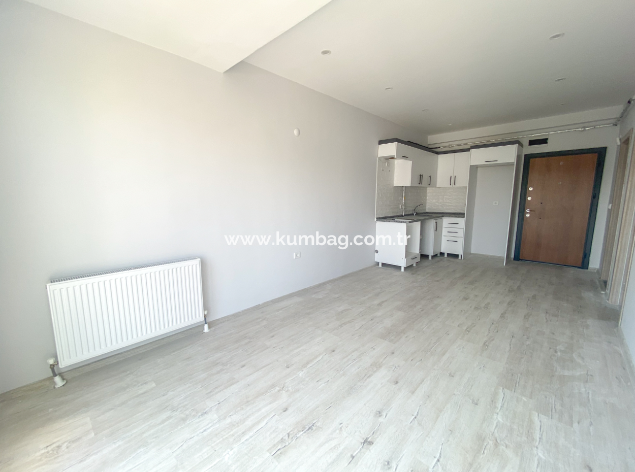 Havuzlu Aquaparklı Güvenlikli Site İçinde Satılık 1+1 Daire