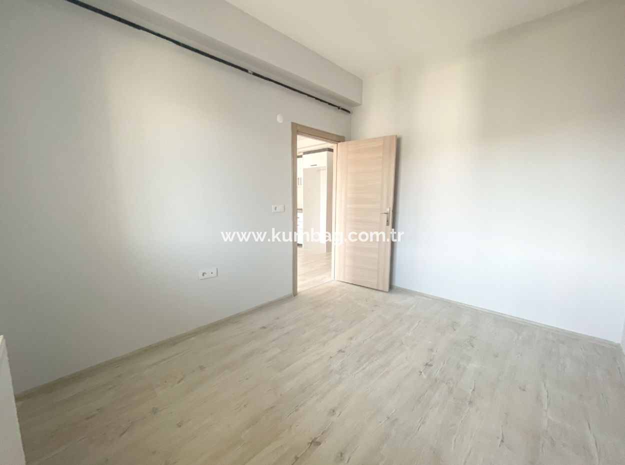 Havuzlu Aquaparklı Güvenlikli Site İçinde Satılık 1+1 Daire