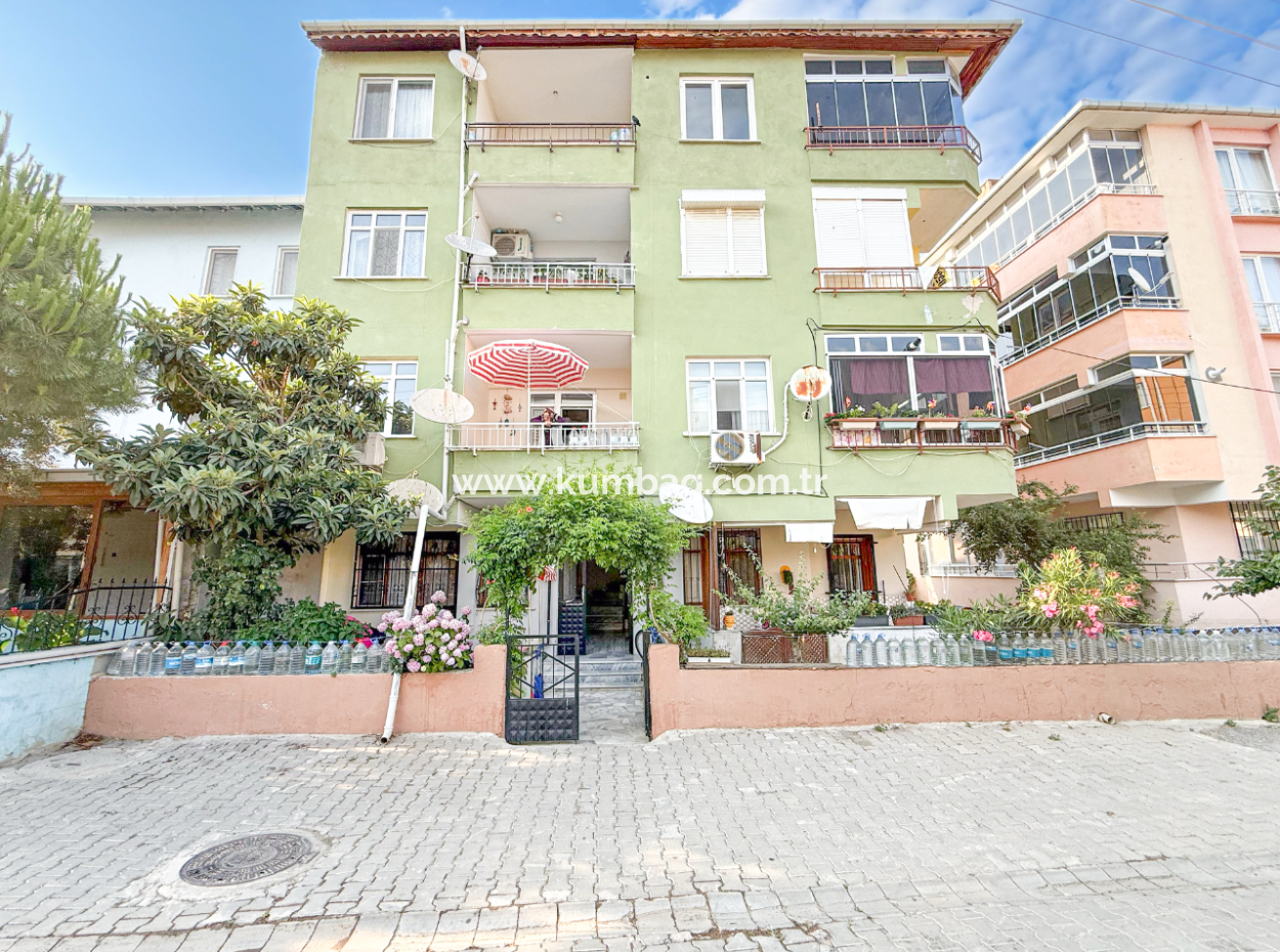 Kumbağ'da Pazar Sokağında Eşyalı Satılık 2+1 Daire