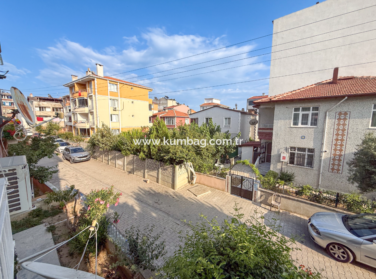 Kumbağ'da Pazar Sokağında Eşyalı Satılık 2+1 Daire