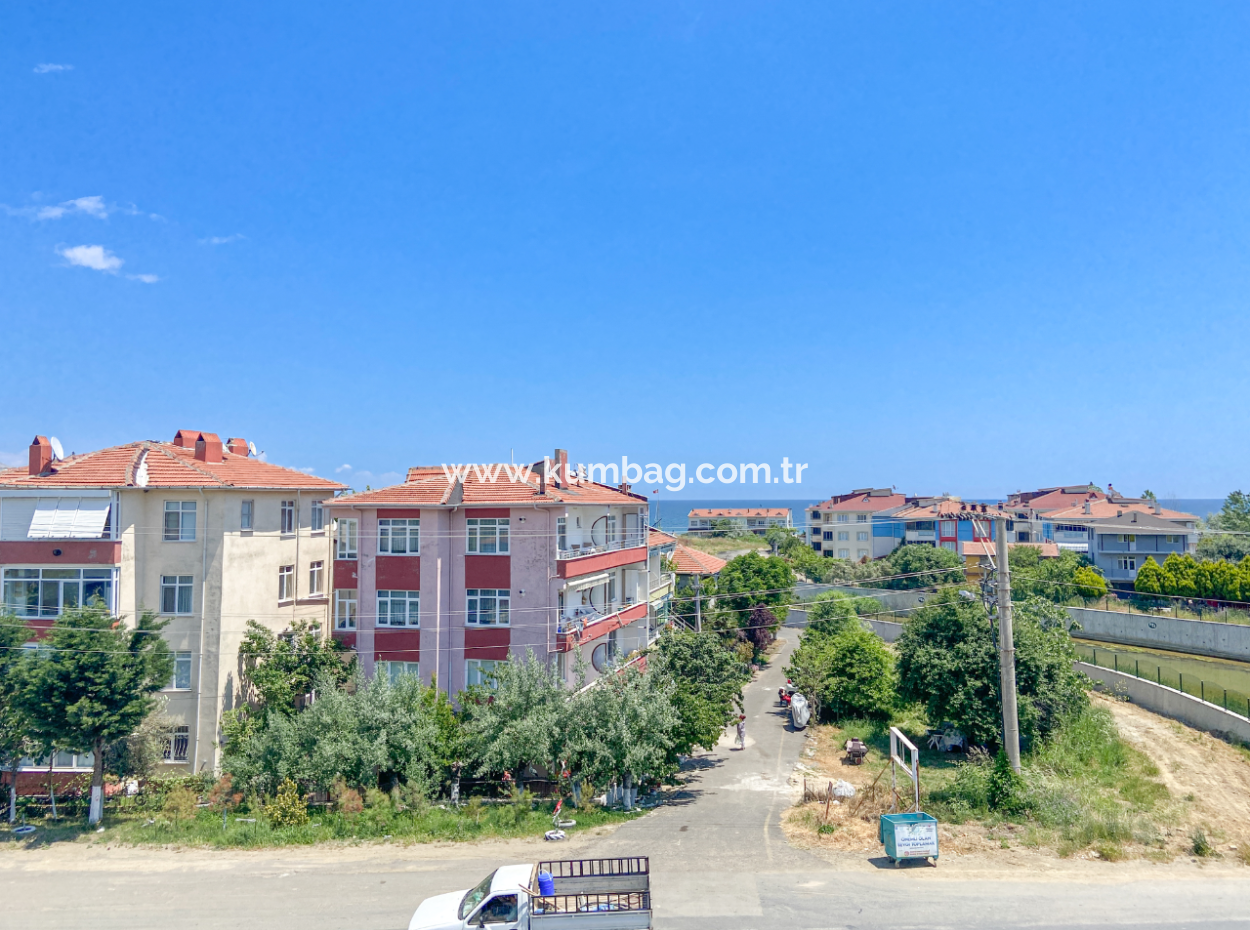 Kumbağ'da Cadde Üzerinde Geniş Oturuma Hazır Satılık Sıfır 2+1