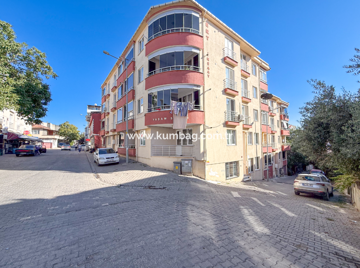 Çiftlikönü'nde Merkezi Konumda Çift Balkonlu Satılık 2+1 Daire