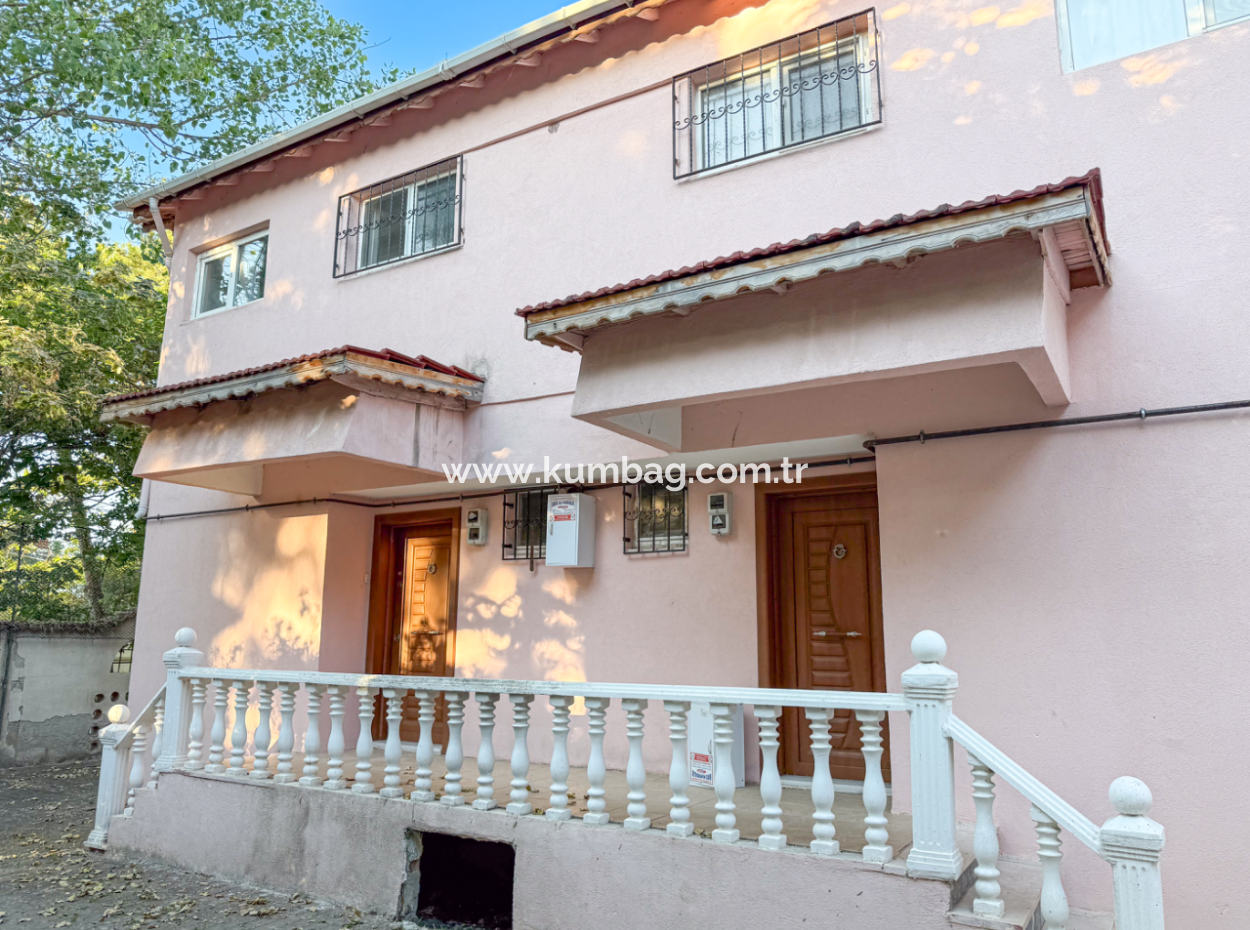  Kumbağ'da Denize Sıfır Site İçinde Satılık 3+1 Bahçeli Villa