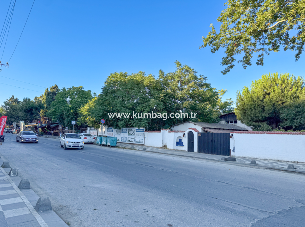  Kumbağ'da Denize Sıfır Site İçinde Satılık 3+1 Bahçeli Villa