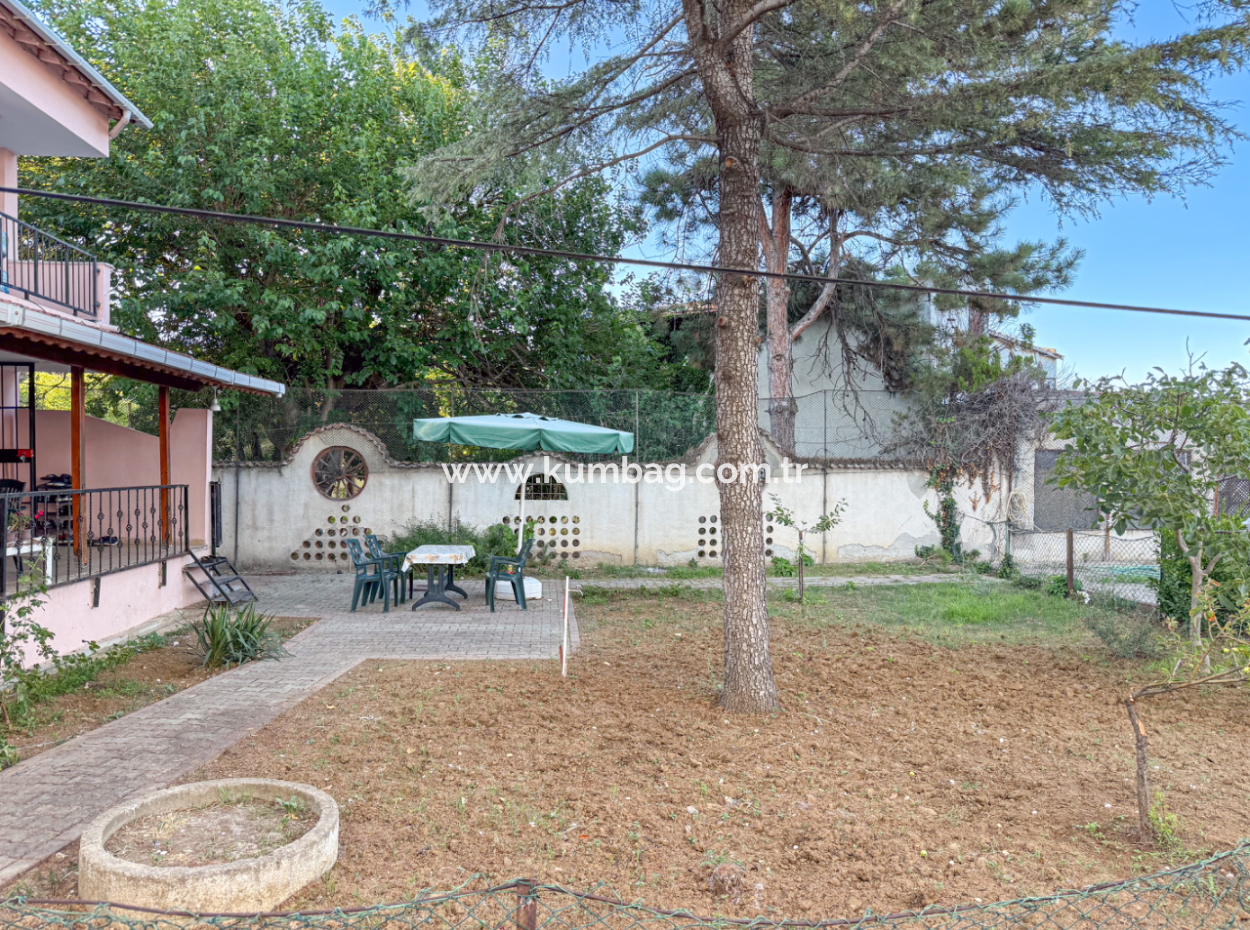  Kumbağ'da Denize Sıfır Site İçinde Satılık 3+1 Bahçeli Villa