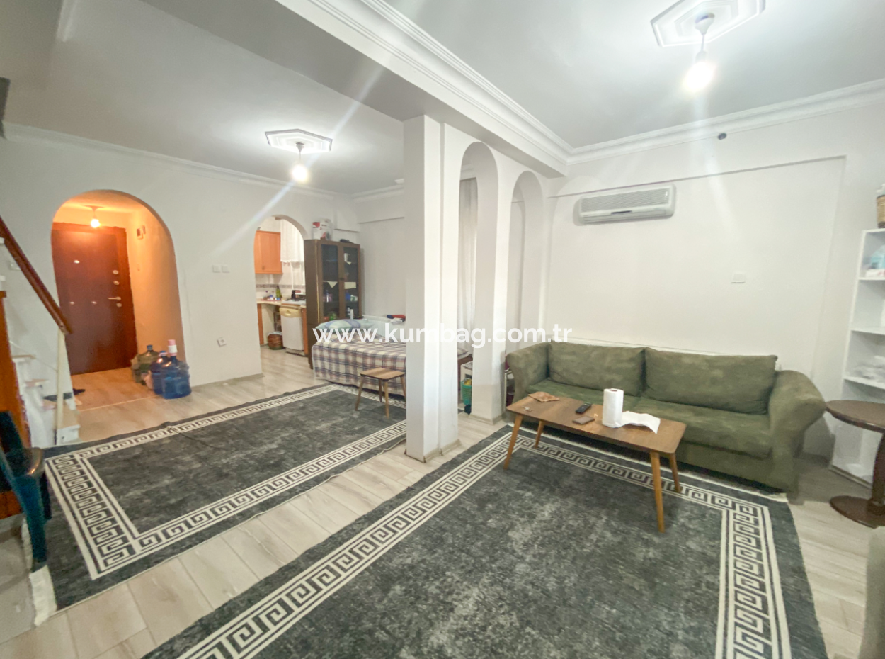  Kumbağ'da Denize Sıfır Site İçinde Satılık 3+1 Bahçeli Villa