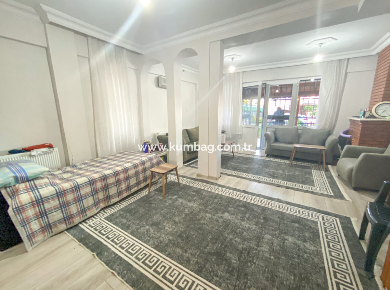  Kumbağ'da Denize Sıfır Site İçinde Satılık 3+1 Bahçeli Villa