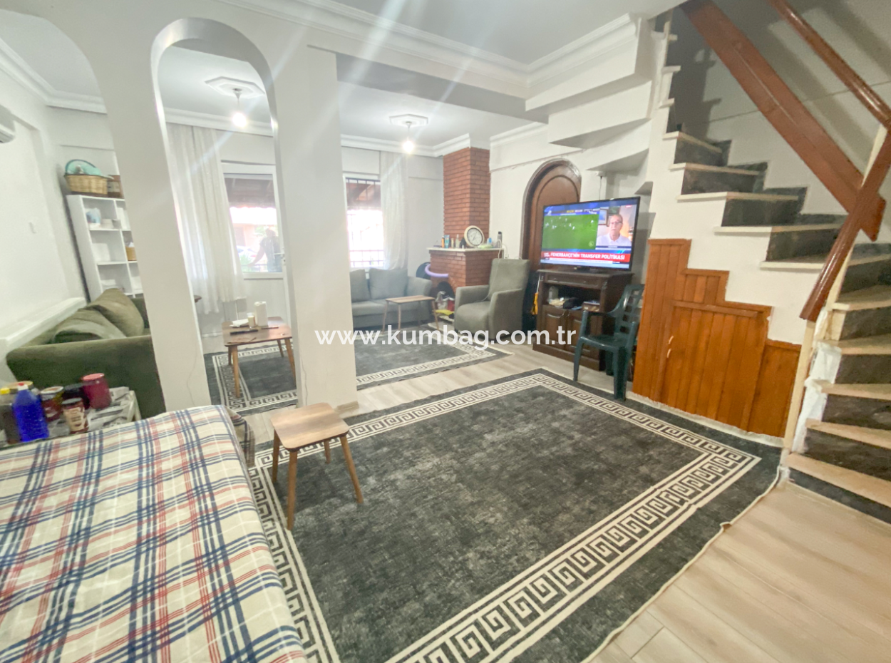  Kumbağ'da Denize Sıfır Site İçinde Satılık 3+1 Bahçeli Villa