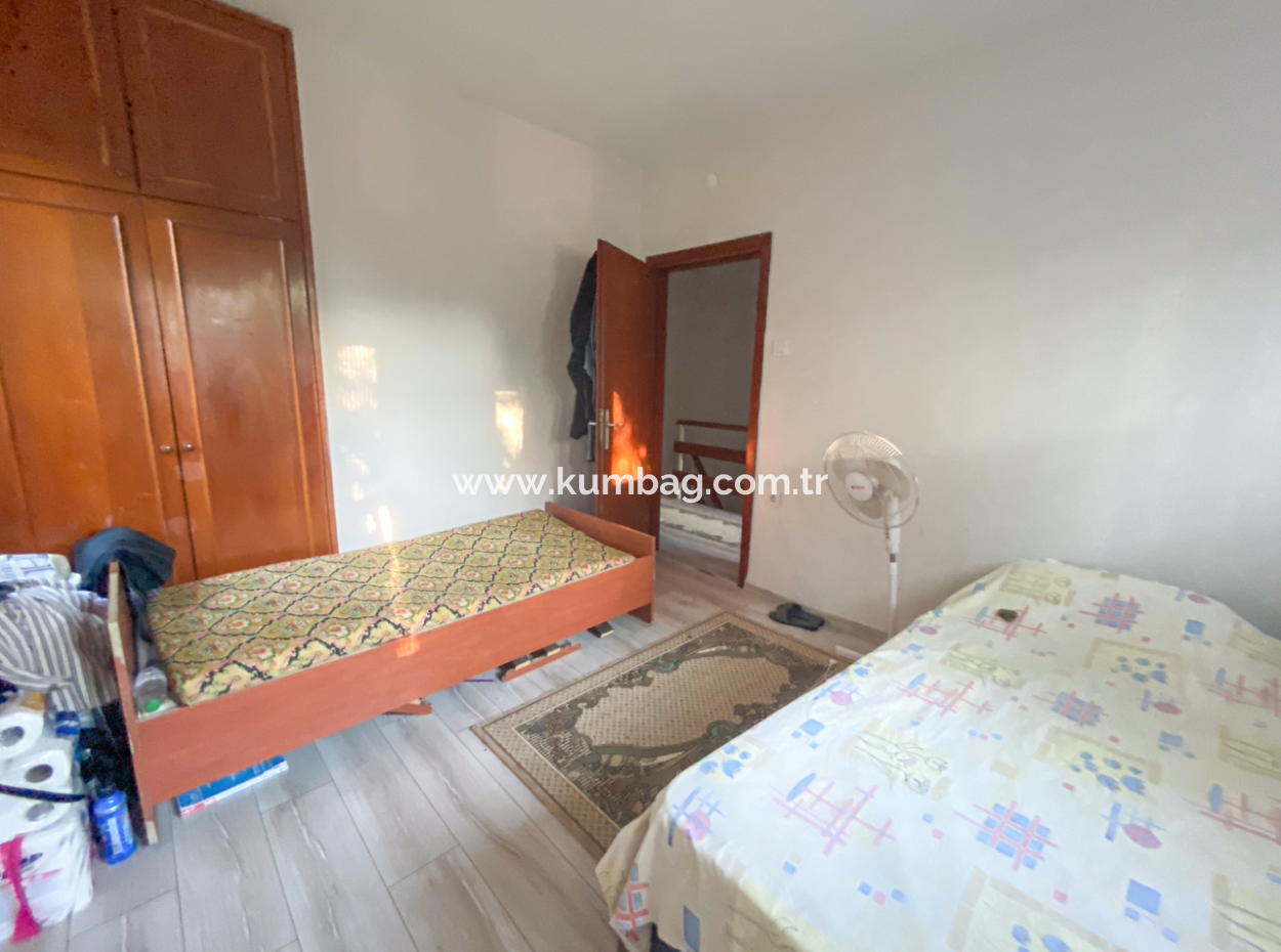  Kumbağ'da Denize Sıfır Site İçinde Satılık 3+1 Bahçeli Villa