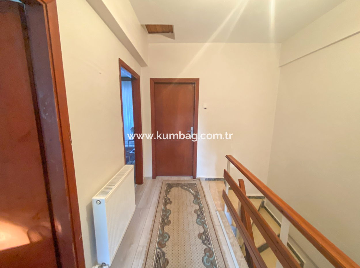  Kumbağ'da Denize Sıfır Site İçinde Satılık 3+1 Bahçeli Villa