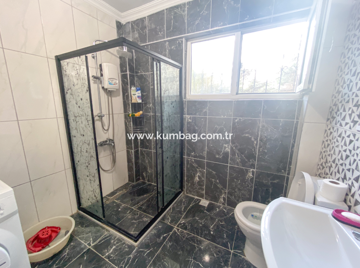  Kumbağ'da Denize Sıfır Site İçinde Satılık 3+1 Bahçeli Villa