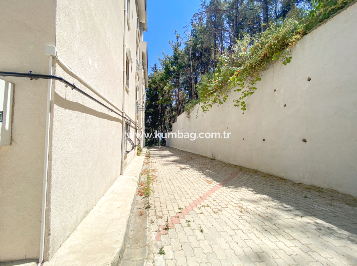 Kumbağ'da Deniz Manzaralı Havuzlu Eşyalı 2+1 Satılık Daire