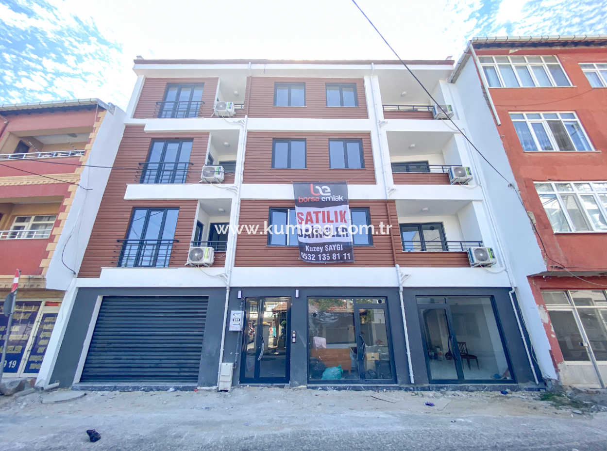 Kumbağ'da Merkezi Konumda Geniş Lüks Satılık 1+1 Daireler