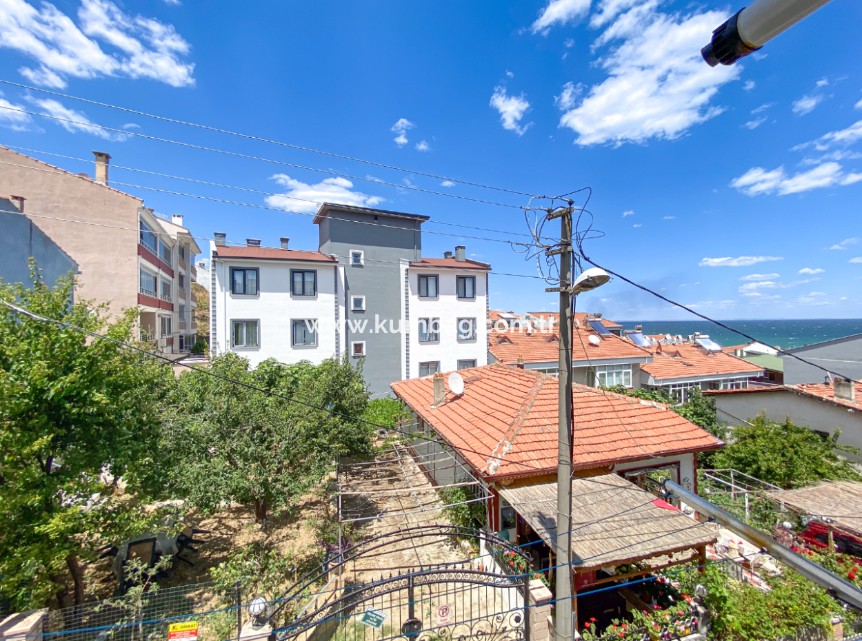 Kumbağ'da Merkezi Konumda Eşyalı 2+1 Kiralık Daire