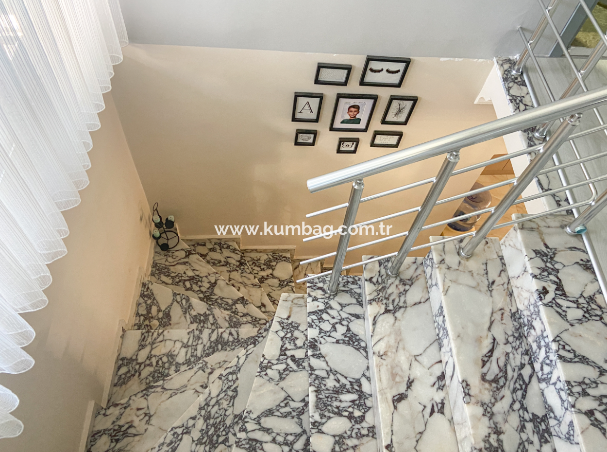 Kumbağ Denize Sıfır Lüks Krediye Uygun Satılık 3+1 Bahçeli Villa