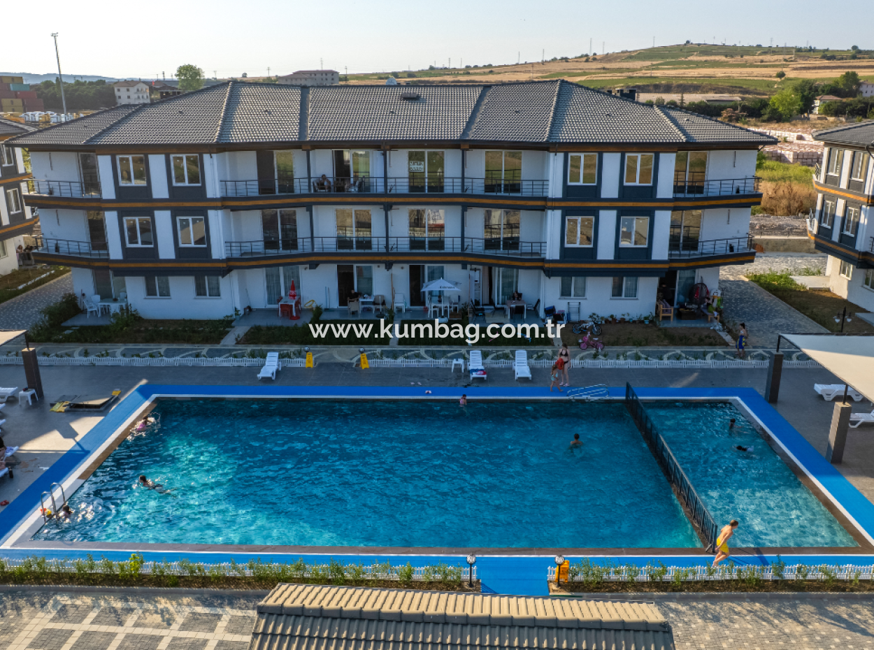 Kumbağ Havuzlu Sitede Denize Yakın Satılık Lüks 2+1 Daireler