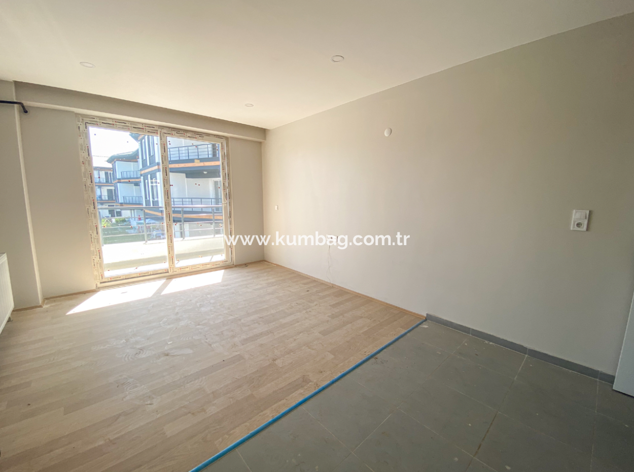 Kumbağ Havuzlu Sitede Denize Yakın Satılık Lüks 2+1 Daireler