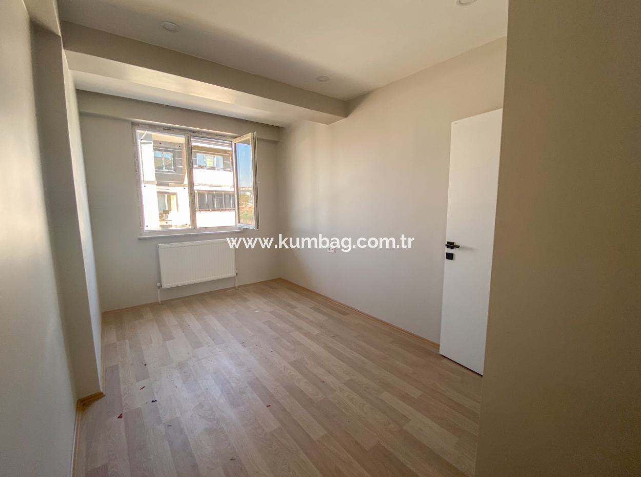 Kumbağ Havuzlu Sitede Denize Yakın Satılık Lüks 2+1 Daireler