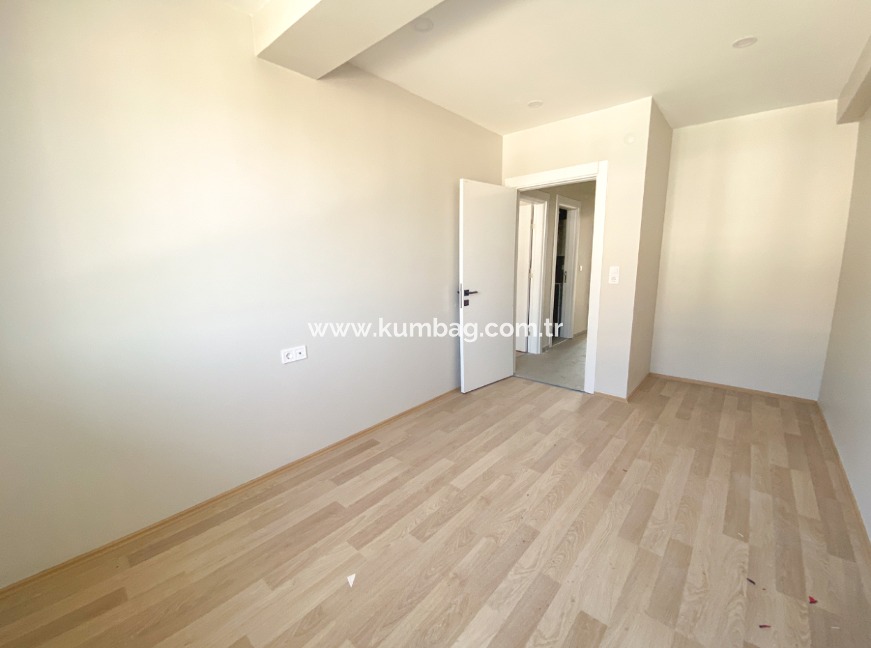 Kumbağ Havuzlu Sitede Denize Yakın Satılık Lüks 2+1 Daireler