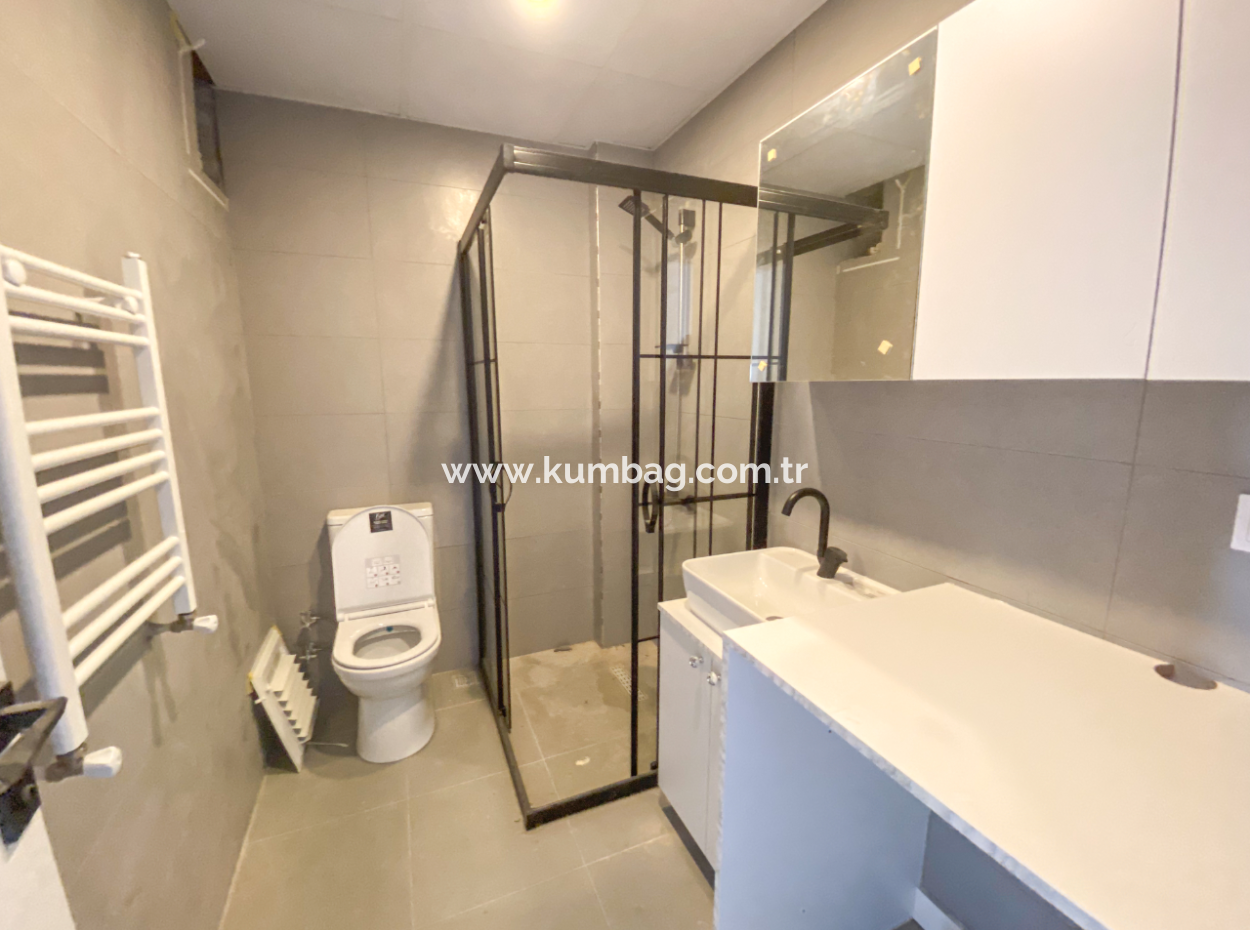 Kumbağ Havuzlu Sitede Denize Yakın Satılık Lüks 2+1 Daireler