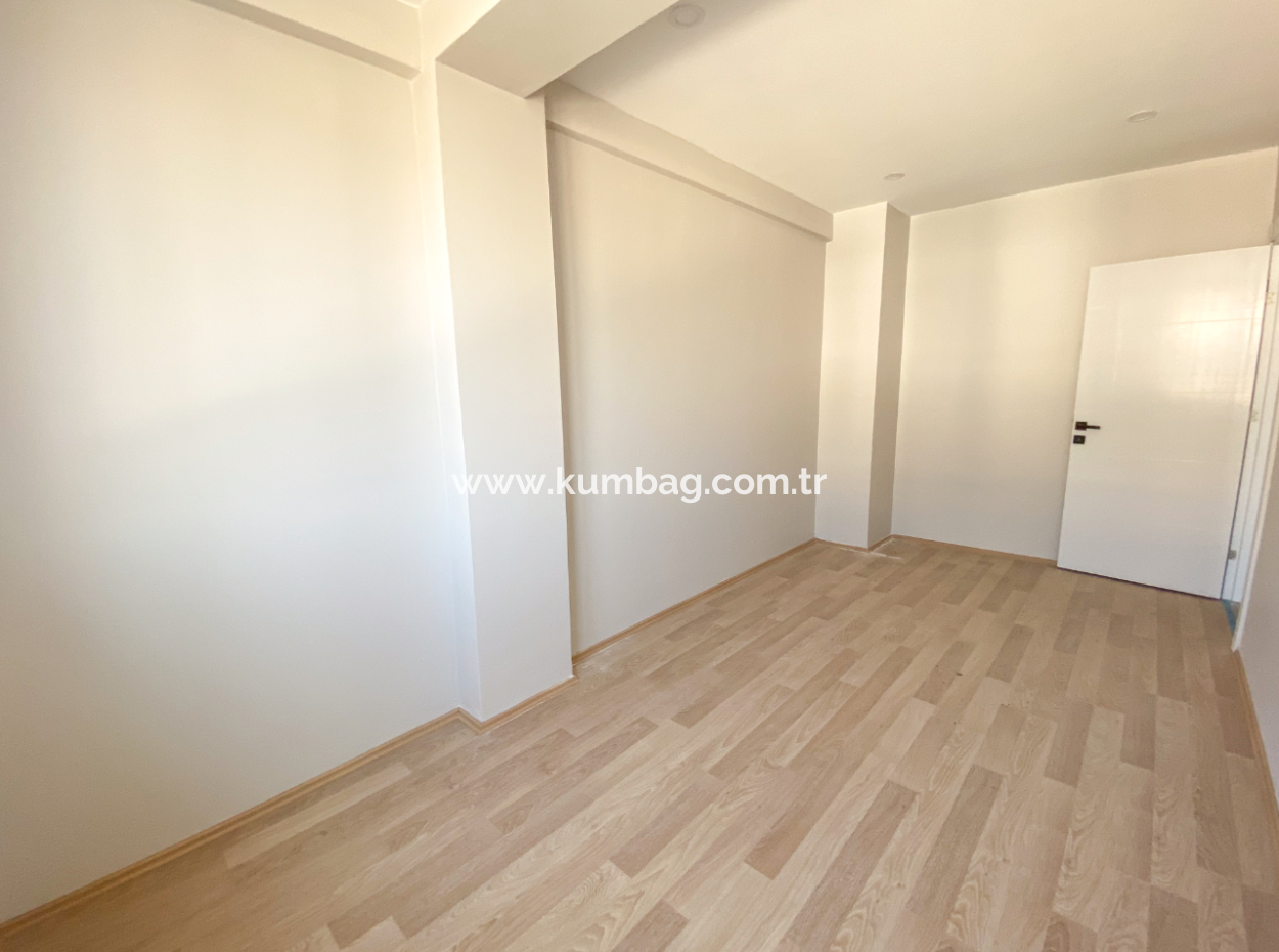 Kumbağ Havuzlu Sitede Denize Yakın Satılık Lüks 2+1 Daireler