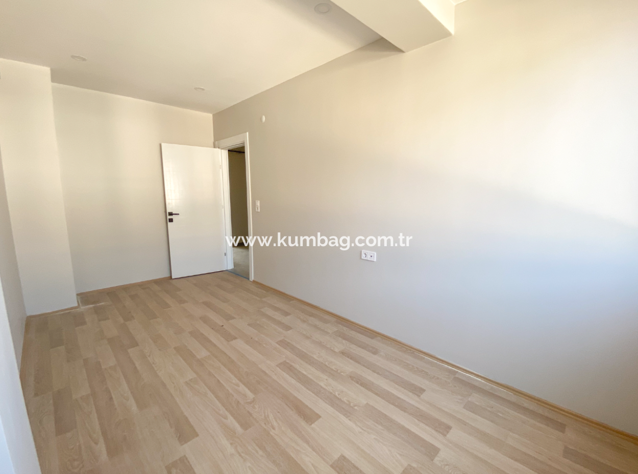 Kumbağ Havuzlu Sitede Denize Yakın Satılık Lüks 2+1 Daireler