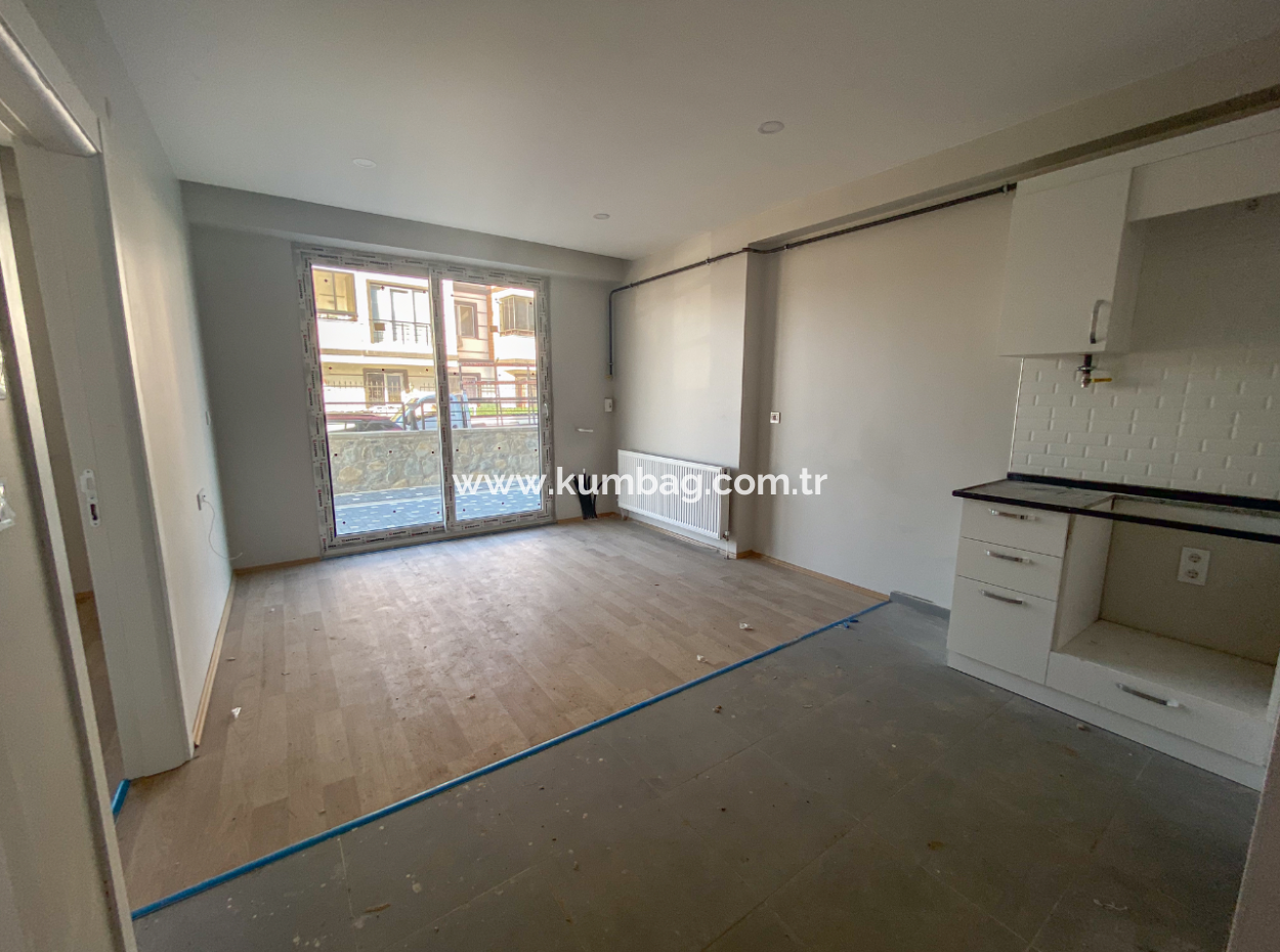 Kumbağ Havuzlu Sitede Denize Yakın Satılık Lüks 1+1 Daireler