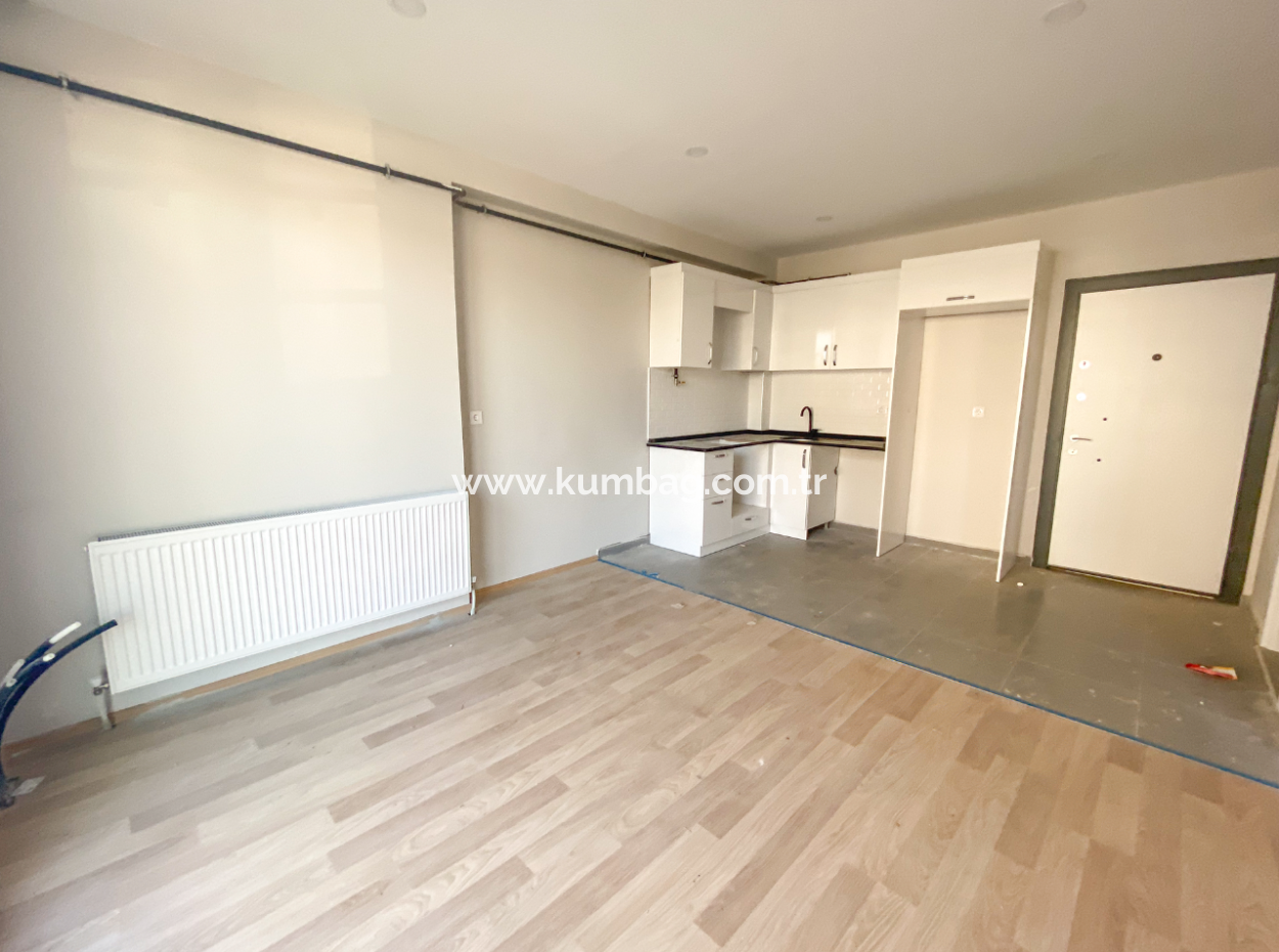 Kumbağ Havuzlu Sitede Denize Yakın Satılık Lüks 1+1 Daireler