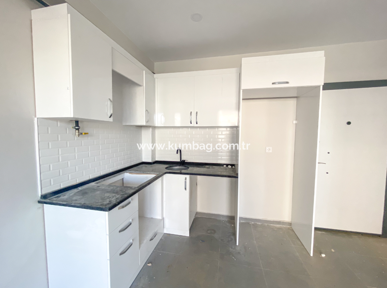 Kumbağ Havuzlu Sitede Denize Yakın Satılık Lüks 1+1 Daireler