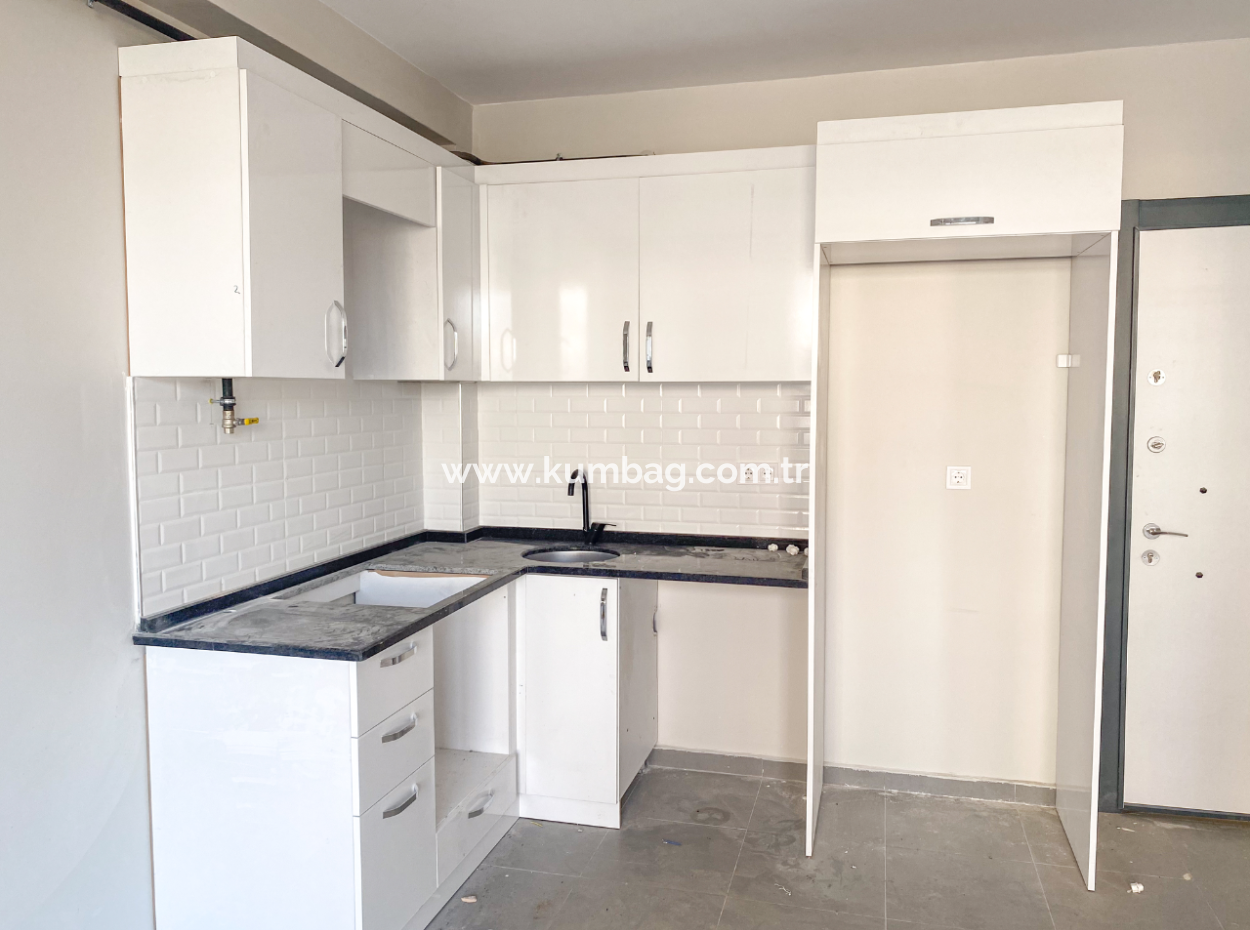 Kumbağ Havuzlu Sitede Denize Yakın Satılık Lüks 1+1 Daireler